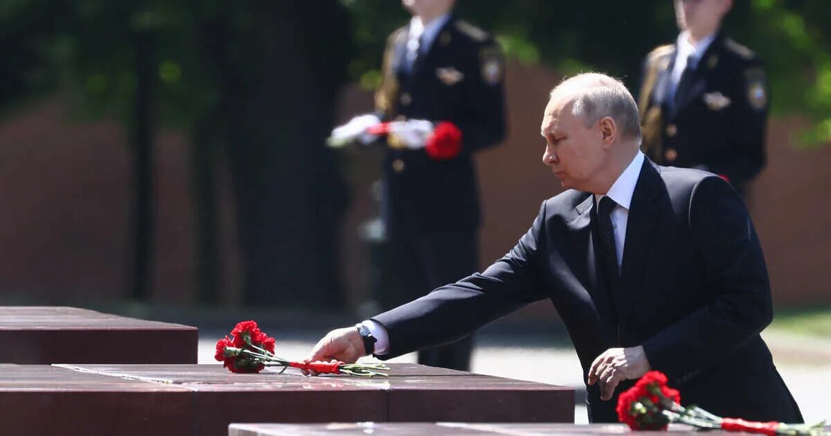 Возложение венков 22 июня 2024 года. Возложение цветов к монументу героическим защитникам ленинграда. Возложение венков 22 июня 2024 года. Возложение венков 22 июня 2024 года. Возложение цветов 22 июня 2021.