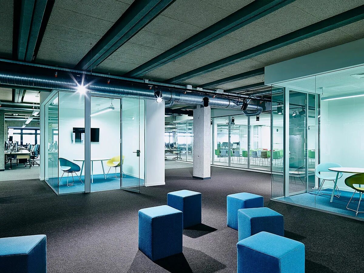 Lab hub. Офис a-lab. биг лаб офис. вентиляция помещения стеклянной переговорной. стеклянный бокс в комнате.