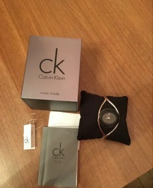 Бирка Кельвин Кляйн. Бирки Calvin Klein оригинальные. Calvin Klein визитка. Кельвин Кляйн оригинал. Calvin klein купить оригинал