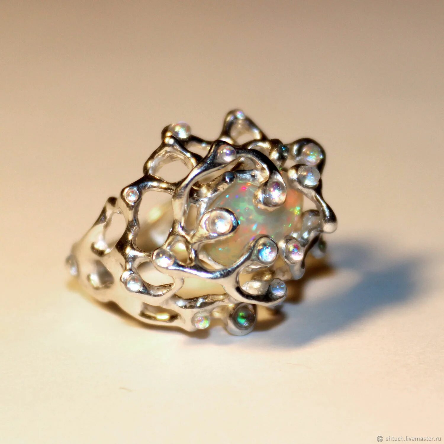 Кольцо сваровски sparkling dc купить. Подарил кольцо на помолвку. Кольцо дождь. Rain ring. Серебряный дождь кольца.