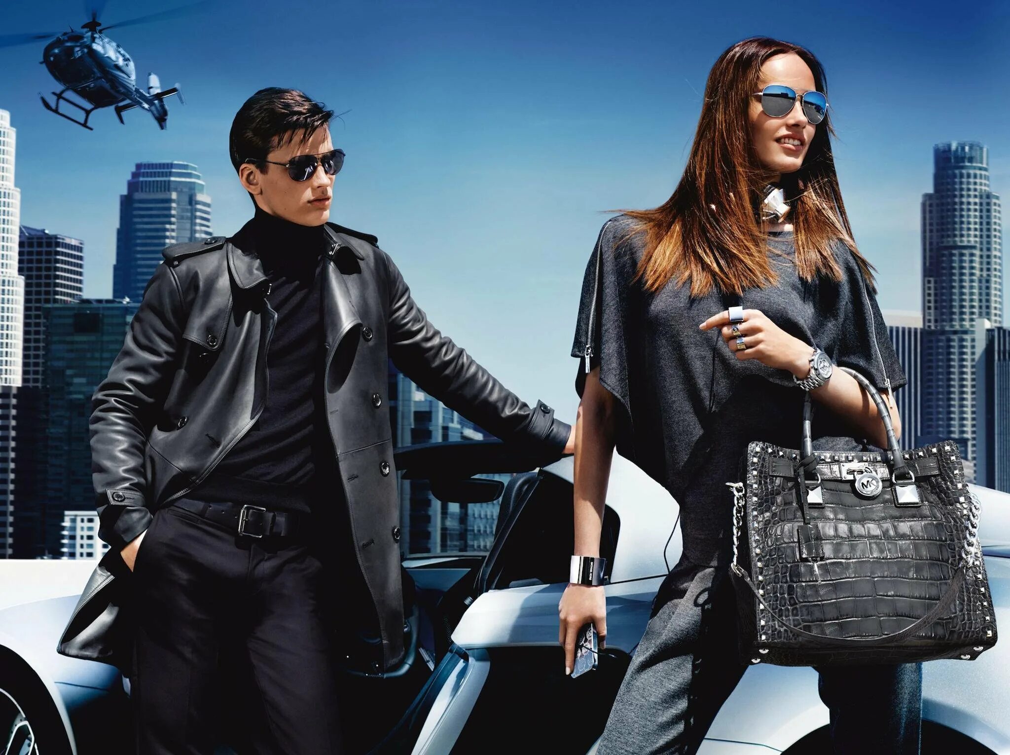 Фото брендов. Кармен Педару и Саймон Нессман. Майкл Корс campaign. Стиль Майкл Корс. Michael Kors кампейн.
