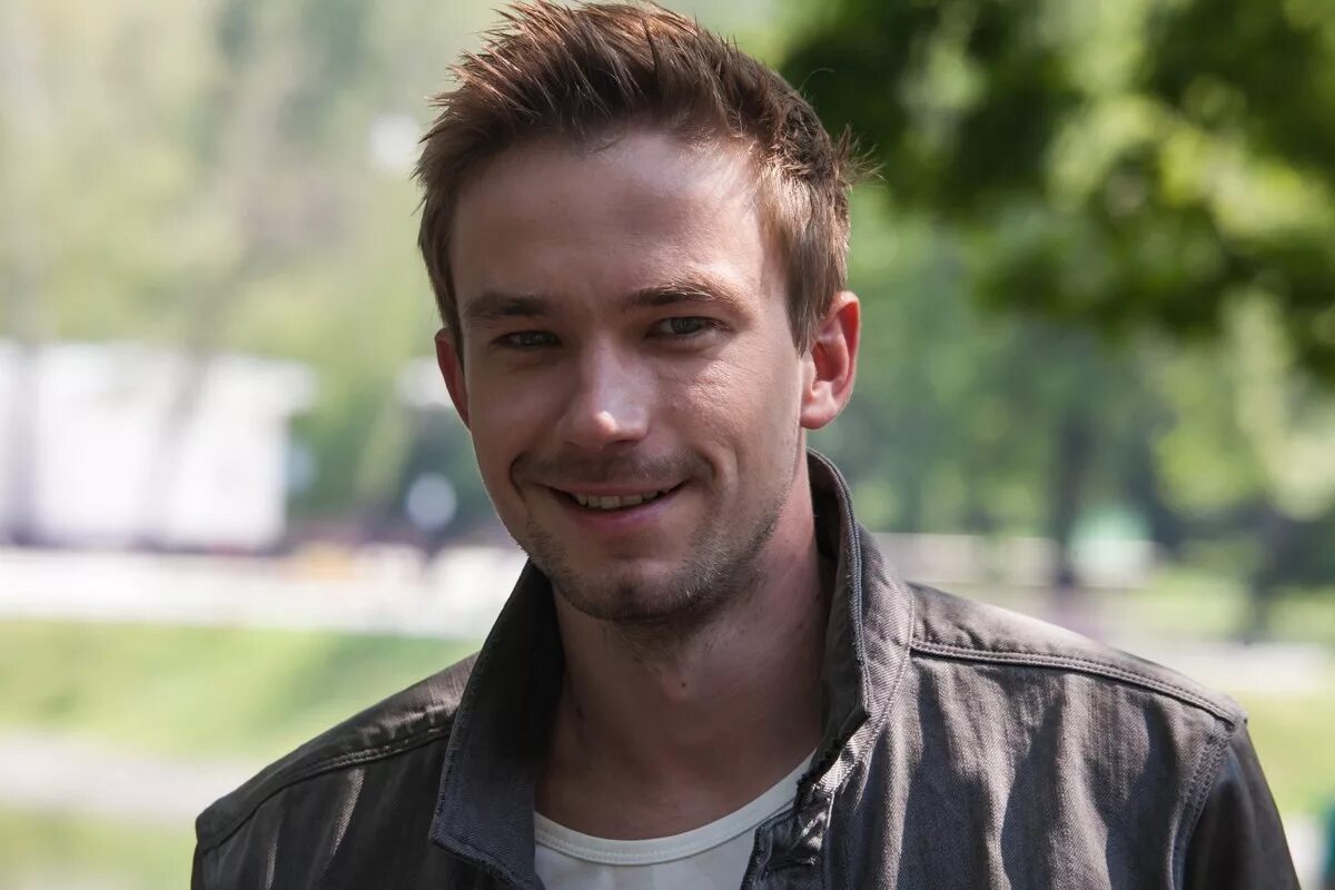 Dwayne johnson young. Шайа лабаф трансформеры. Как зовут главных актеров. Вин дизель форсаж. Rhbv [tvcdjhn.