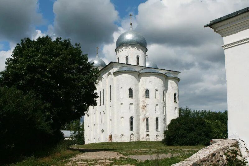 Пятницкая церковь в чернигове. Церкви 12 13 века. Храм климента папы римского великий новгород. Смоленск 12 век. Свирский храм смоленск.