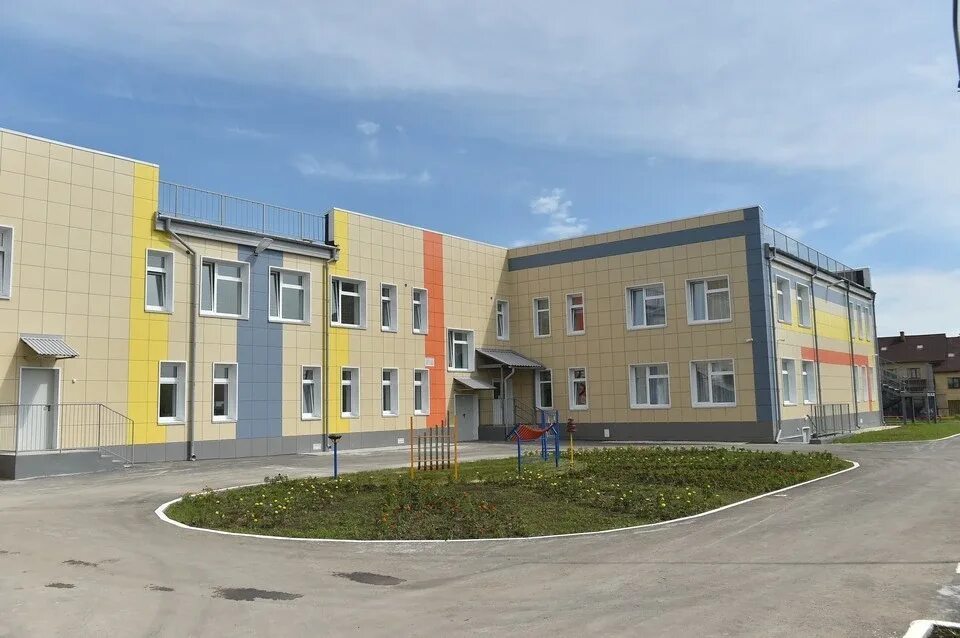 Детский сад 19 город кизел. Двуреченский детский сад семицветик. Зюкайка школа. Детский сад в поселке комсомольский кунгурского района. Школа в култаево пермский район.