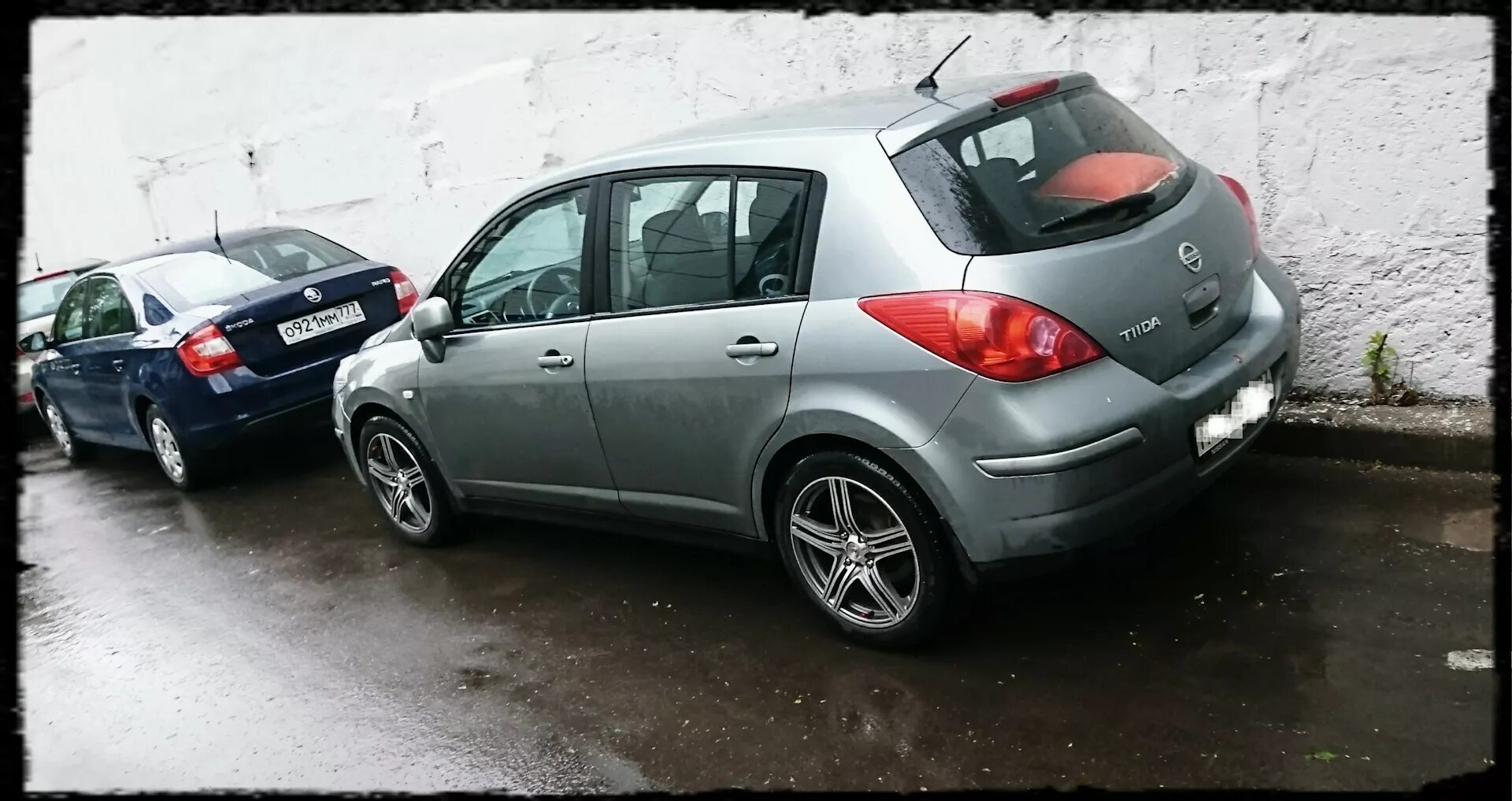 Ниссан тиида на 16 дисках. Тиида на 17 дисках. Nissan tiida на 16 колёсах. Диски на ниссан тиида с11. Nissan tiida диски r16.