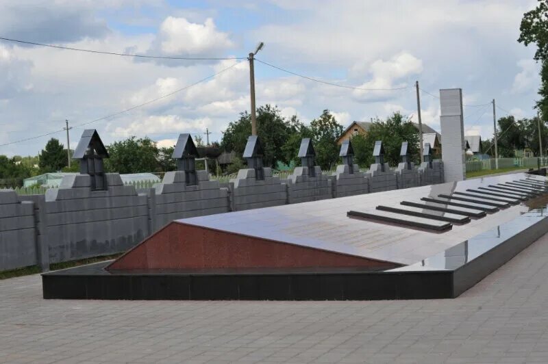 Мемориальный комплекс хацунь брянская. Хацунь мемориальный комплекс. Хацунь мемориальный комплекс. Мемориал хацунь брянск. Брянские мемориалы.