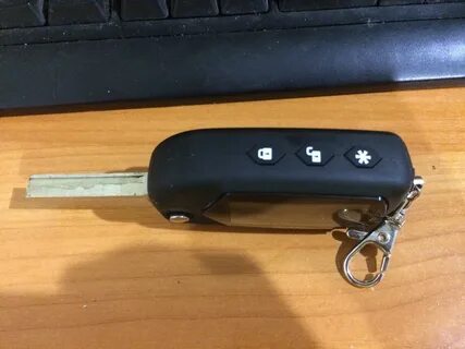 Брелок с выкидным ключом