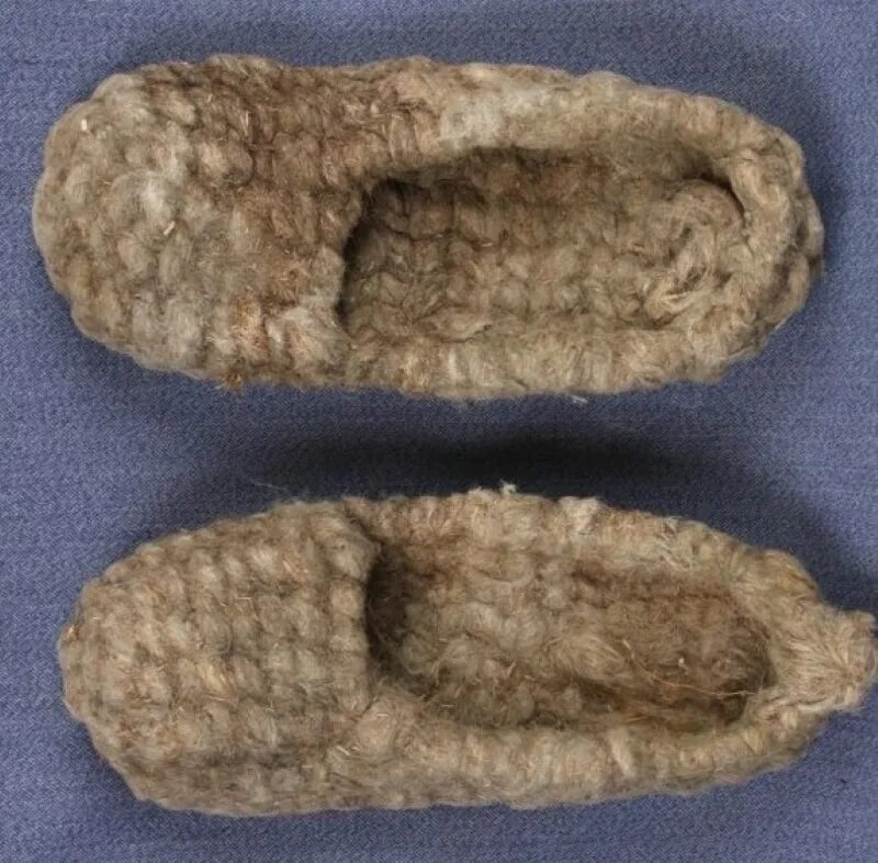 Чуни старые. Лапти коренники. Лапти чуни веревочные. Чуни старинная обувь. Лапти волосяники.