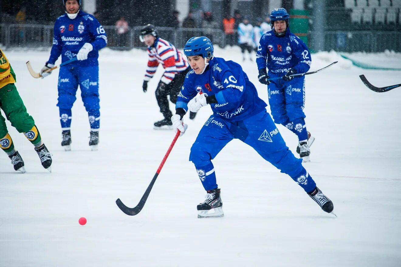 алмаз миргазов хоккей с мячом. алмаз миргазов хоккей. алмаз миргазов хоккей. алмаз наилович миргазов. хк динамо игроки миргазов.