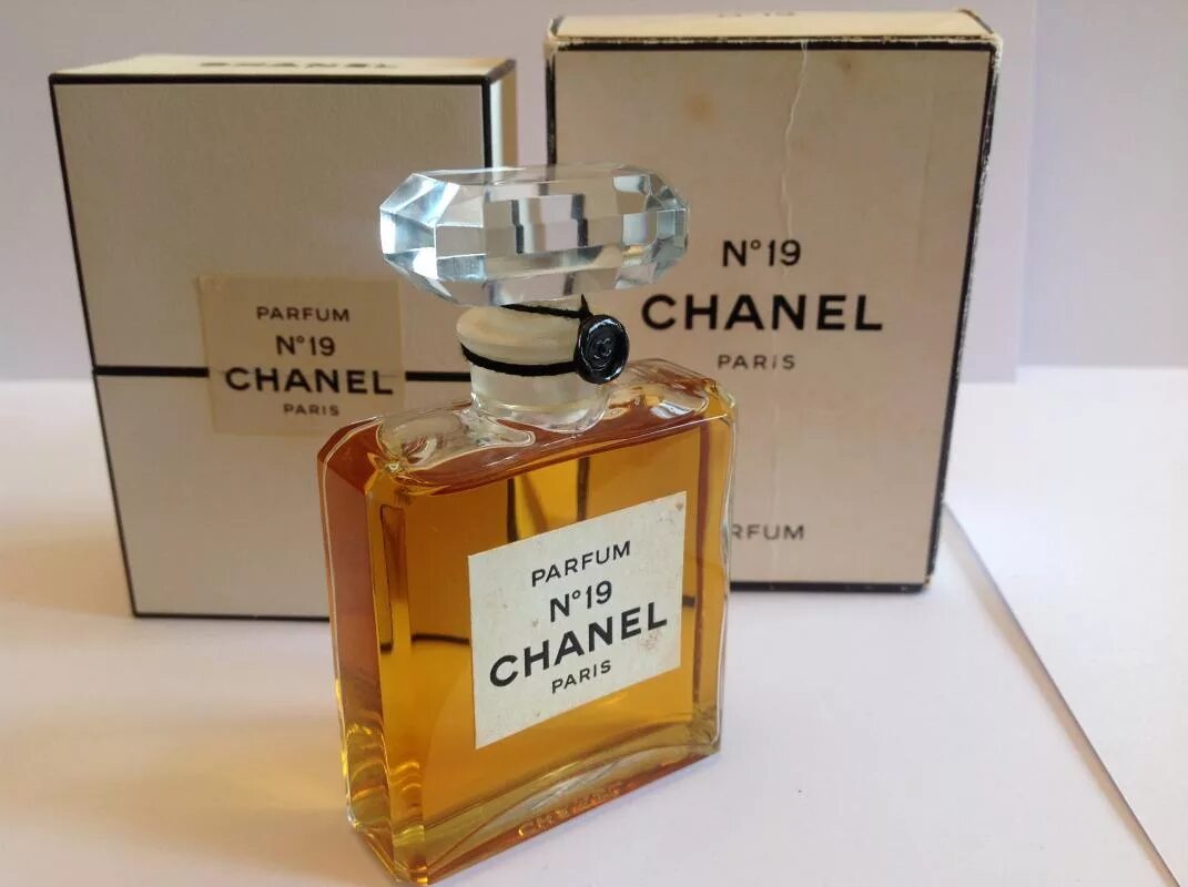Духи шанель шанс фреш. Chanel chance fresh. Шанель духи мужские летуаль. Императрица шанель шанс. Духи шанель шанс фреш.