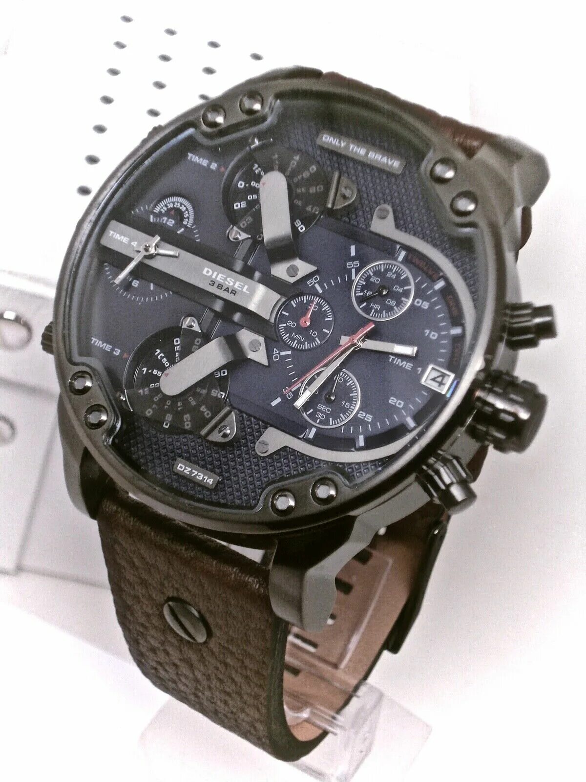 Diesel dz7423 red gunmetal. Реплики дизель. Часы дизель реплика. Часы дизель реплика. Реплики дизель.