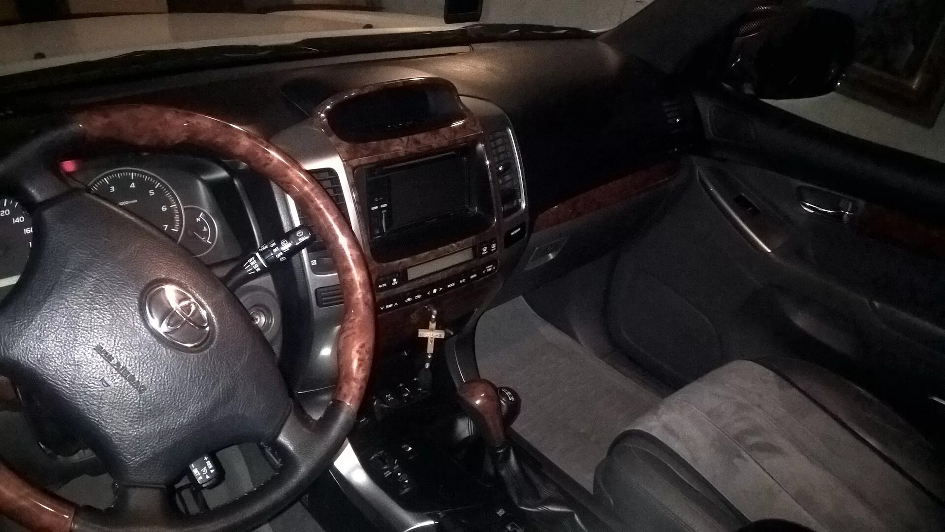 Ленд крузер прадо тюнинг салона Перетяжка салона автомобиля кожей Toyota LC Prado 150