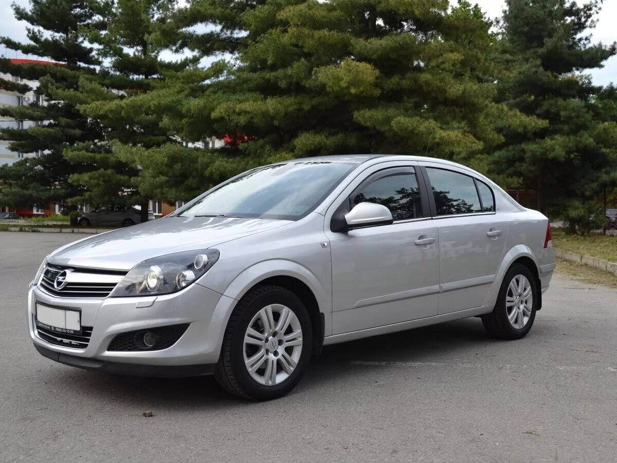 Opel Astra 2010 седан. Opel Astra h 2010 седан.