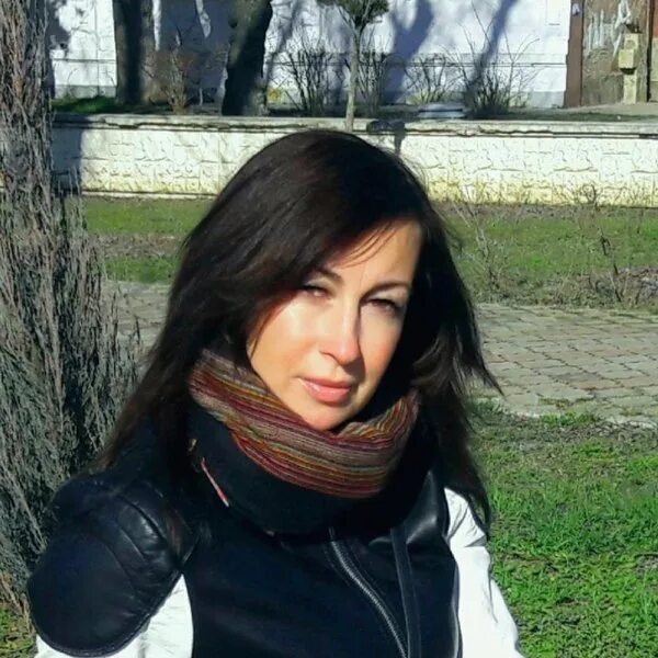 Армянск женщины. Красотки города армянск. познакомиться с женщиной в армянске. найти девушку в армянске.