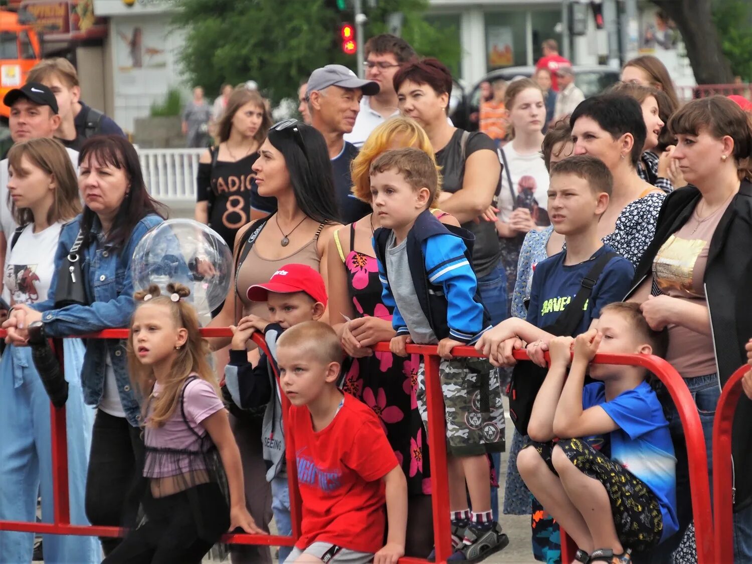 28 Июня праздник в России. Уссурийск площадь день молодежи. Двойной праздник. День города Уссурийск. 28 июня 2011