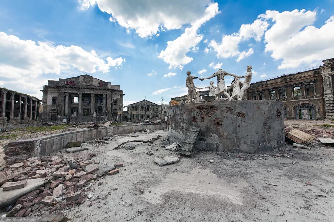 Сталинград центр города. 1925 — город царицын переименован в сталинград (ныне волгоград). Сталинград город сейчас. Город герой волгоград. Священные руины сталинграда.