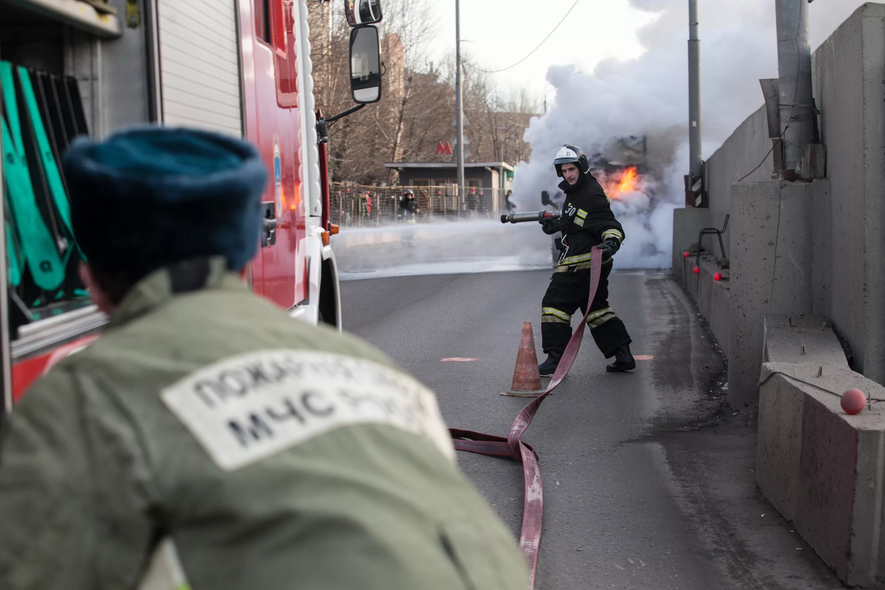 Пожар в свао сейчас. Пожар в свао. Пожар в москве сейчас 1 час назад свао. Пожар в москве. Сгоревшая типография в москве алтуфьевское шоссе.