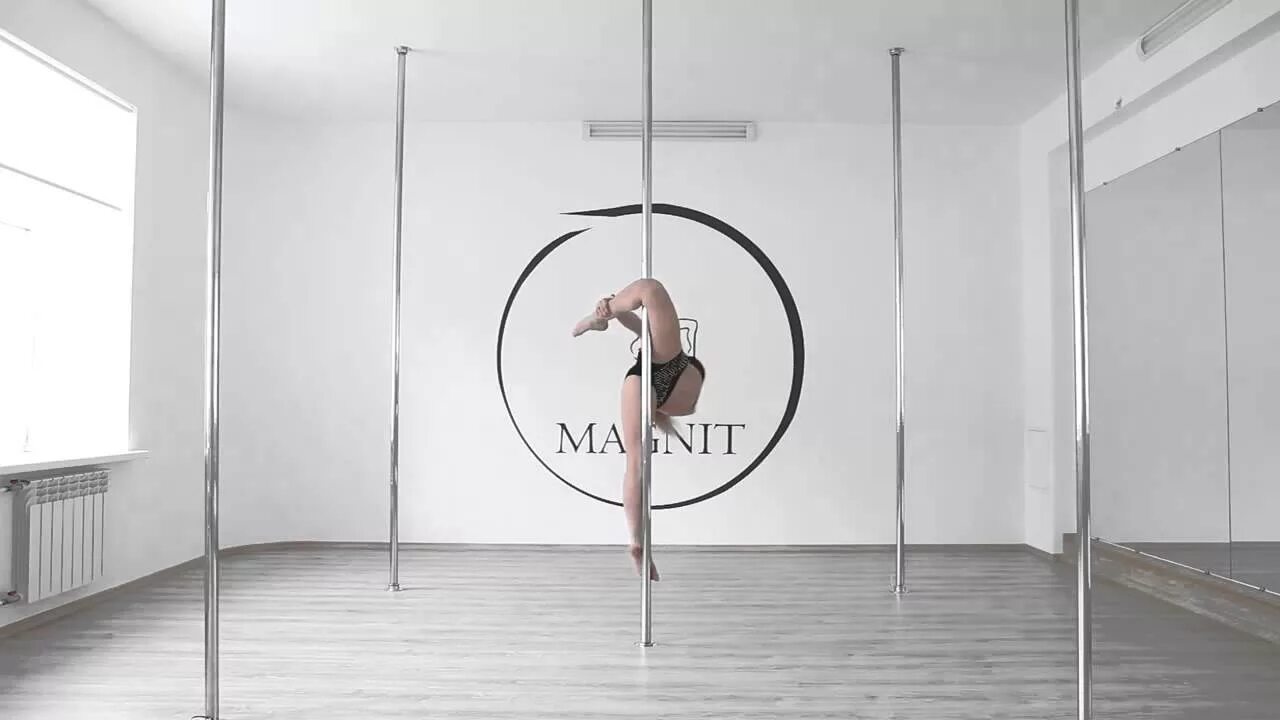 Студий пол дэнс. Студия пол дэнс. Школа танцев на пилоне. Пилон с направлением. M.