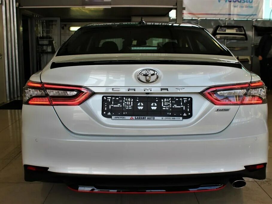 Toyota Camry 2021 2.5. Toyota Camry 2021 задний. Тойота камри 2022 цена в салоне