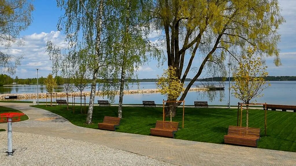 Валдай ммц. Поляна сказок валдай. валдай набережная поляна сказок. соловьевский парк валдай. валдай набережная.