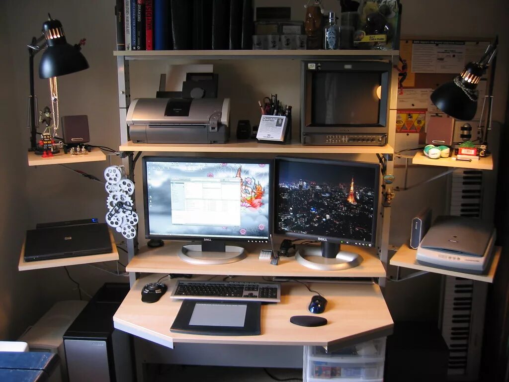 Рабочее место. Комната с компьютером. Рабочее место дизайнера. Стол компьютерный "геймер". Рабочее место в офисе.