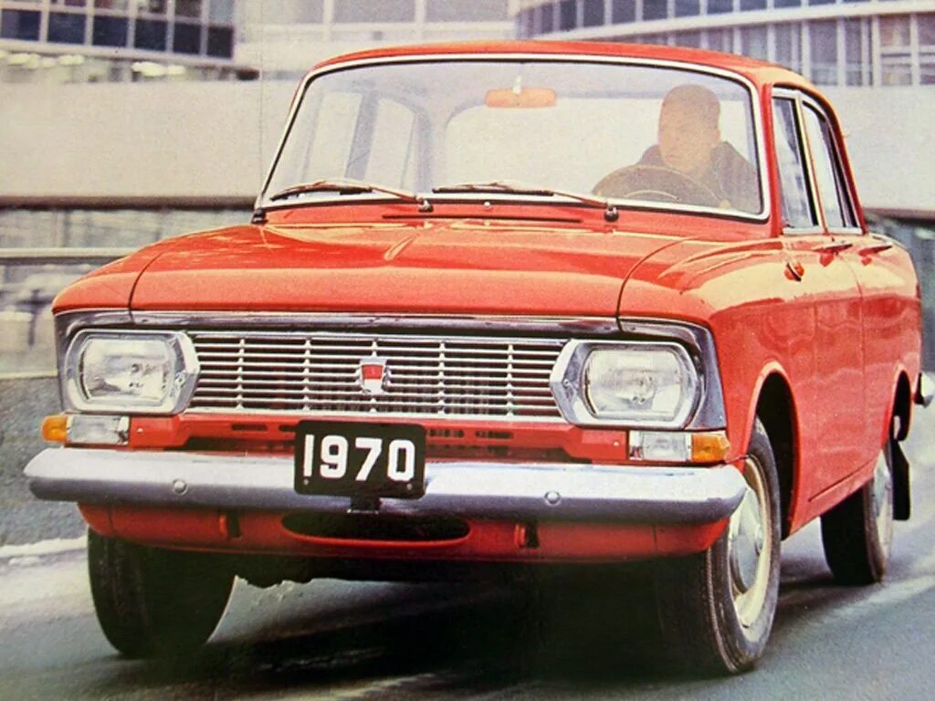 Автоваз в 1973. Мы не заметили какой марки был автомобиль. Иж 412. Ваз 2102 универсал. Мы не заметили какой марки был автомобиль.