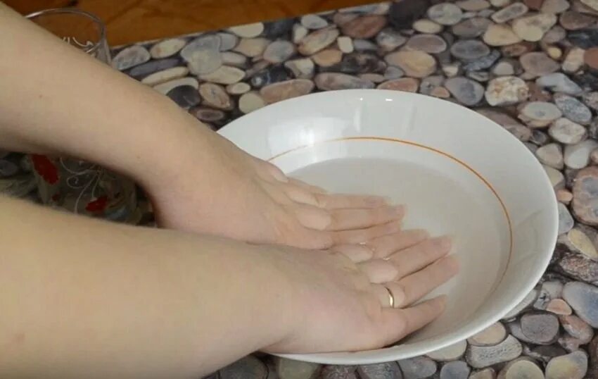 Ванночки для пальцев. Солевые ванночки для рук. Ванночка для ногтей. Соляная ванночка для рук. Ванночка для ногтей с морской солью