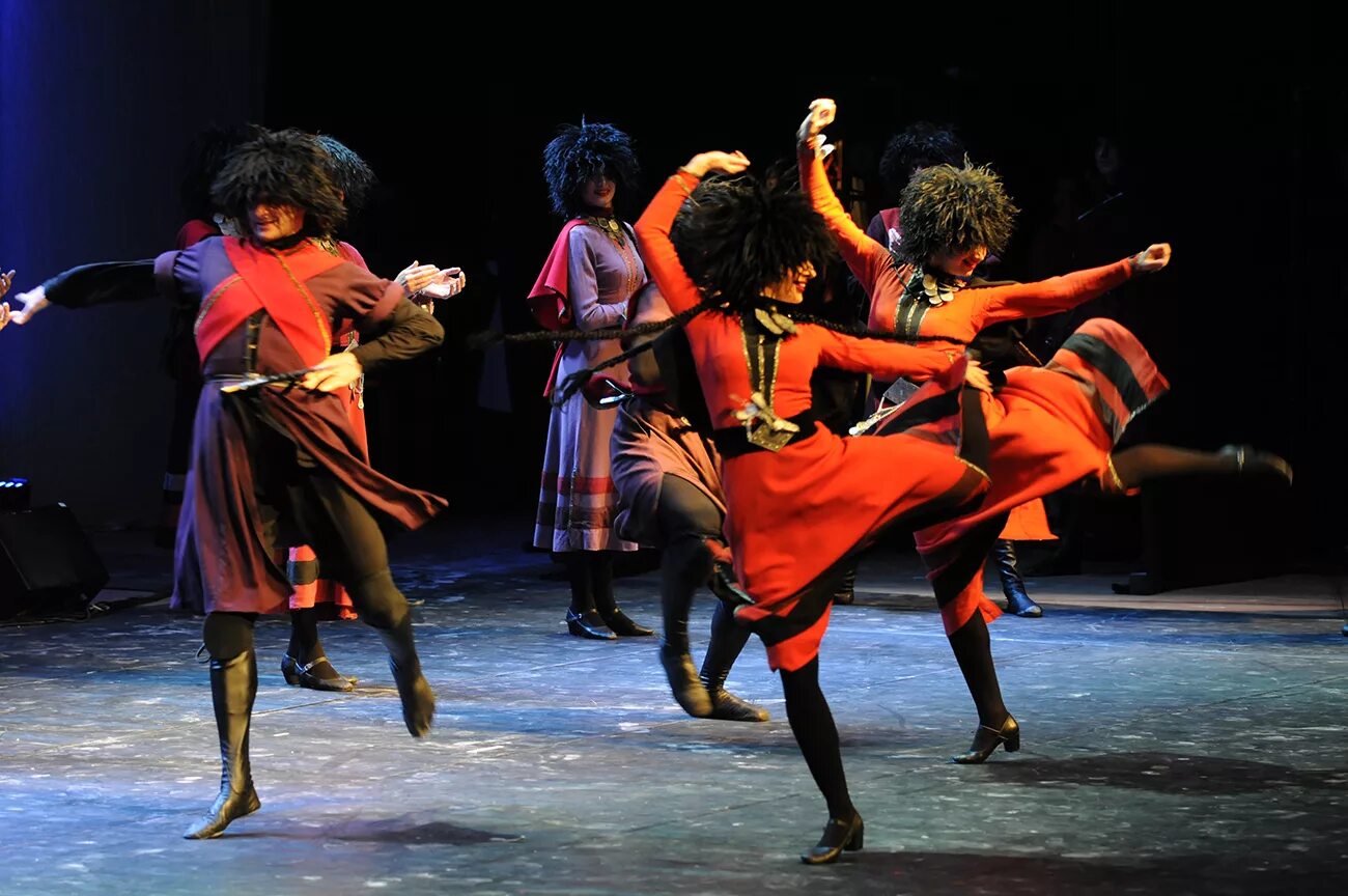 Национальные танцы азербайджана. Ансамбль грузии сухишвили. Национальные танцы грузии. Грузинский танец ачарули. Грузинские танцы сухишвили.