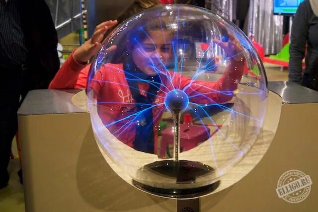 Музей шаров в спб. Музей Немо в Амстердаме. Научный центр Немо Амстердам. Музей шар в шаре. Плазменные шары музей.