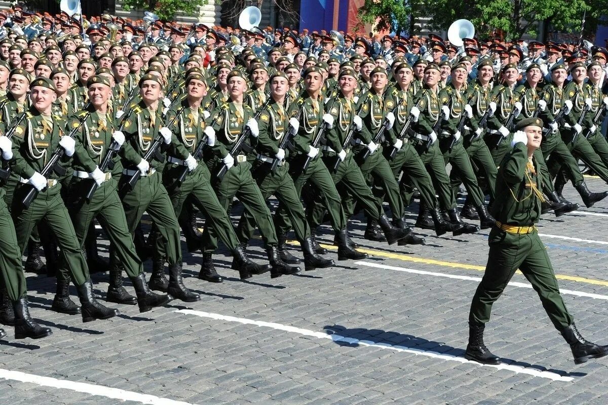 Военный парад. Солдаты на параде. Парад войск России. Российская армия парад. Движение вс рф