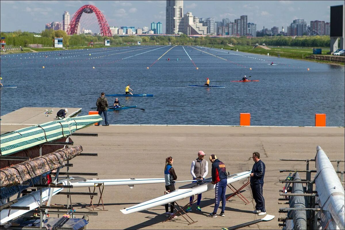 Гребля в москве. Гребной канал в Крылатском. Гребной канал в Москве Крылатское. Гребной канал в Санкт-Петербурге. Парк гребной канал.