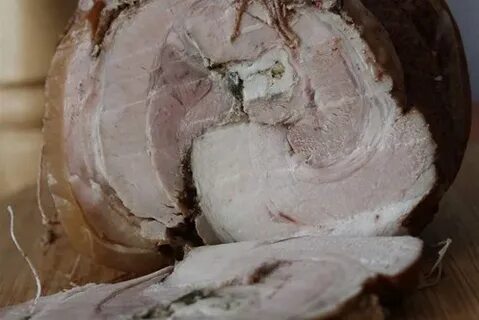 Рулет из брюшины свинины в шелухе