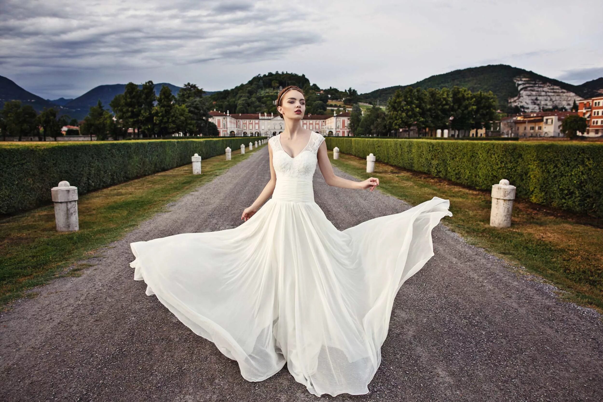 Свадебное платье Crystal Design Soprano. Платье на свадьбу. Струящееся свадебное платье. Легкое свадебное платье.