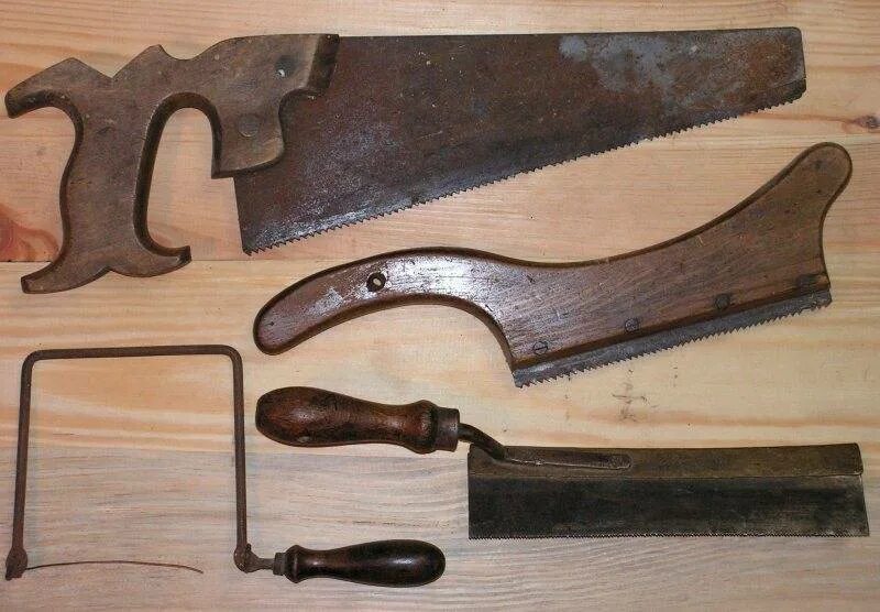 Старинная пила. Старинный Плотницкий инструмент лучковая пила. Старинная ножовка по дереву. Ручные столярные пилы.