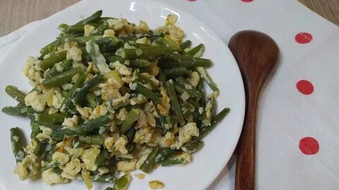 Рецепт фасоли стручковой с яйцом на сковороде