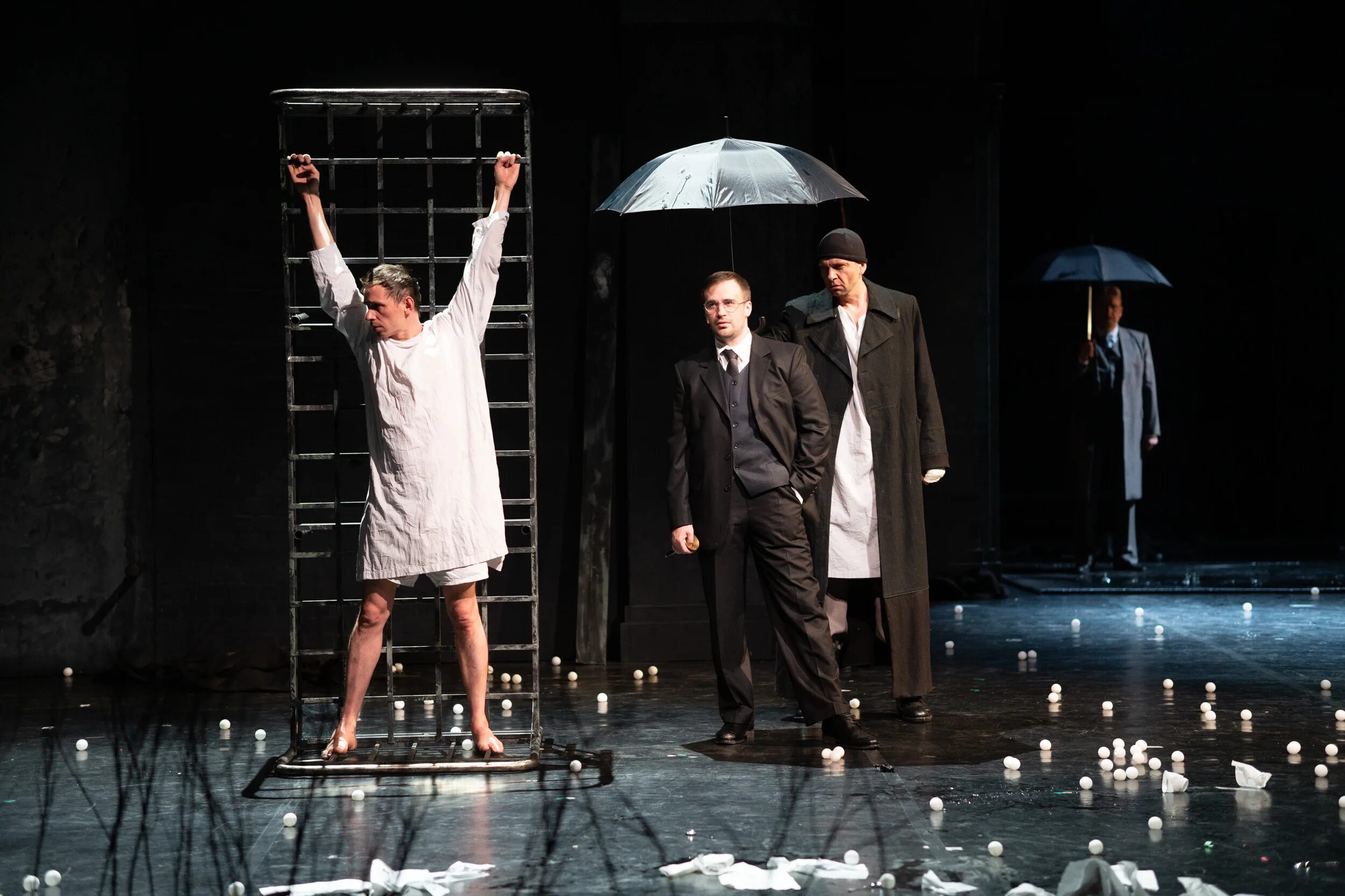 Спектакль франция. Белоснежка и семь гномов чебоксары тюз. Шел со спектакля. Тюз брянцева белоснежка и семь гномов. Женитьба гоголь спектакль на покровке.