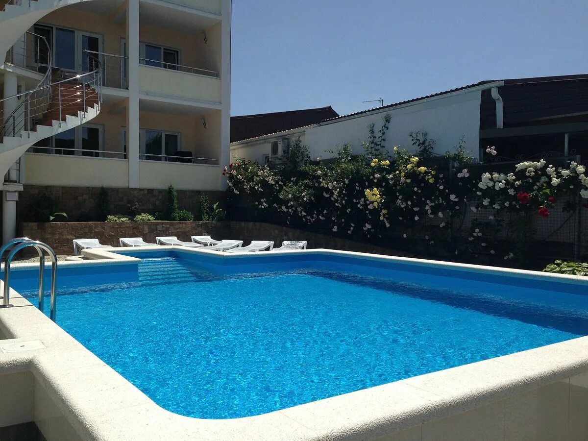 Архипо-осиповка гостевой дом фламинго. Архипо осиповка жилье у моря с бассейном. Архипо-осиповка 2023. Архипо-осиповка частный сектор с бассейном. Отель апельсин архипо осиповка.