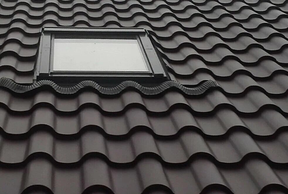 Металлочерепица пурман 8017. Металлочерепица монтероссо 7024. Бельгийская черепица метротайл. Цветовая гамма металлочерепицы. Металлочерепица призма (colorcoat prisma).