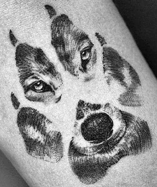 Тату лапа волка на руке мужские. Тату лапа волка. Парные тату лапа волка. Татуировка волчья лапа. Тату лапа волка.