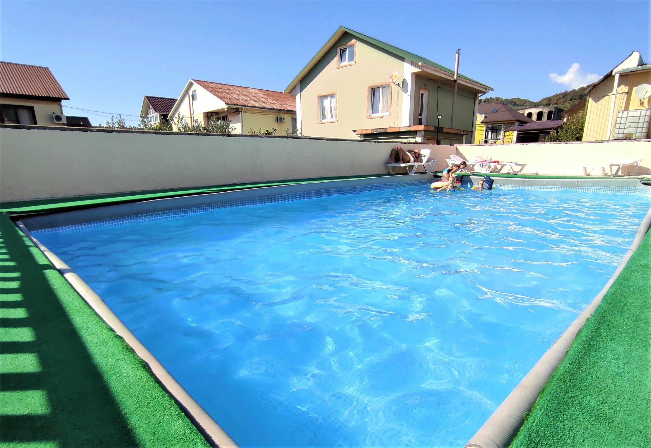 Гостиница родина лоо. Лоо декабристов 117. Гостиница арго кабардинка. Гостиница в вардане сочи. Кабардинка отель лакис.