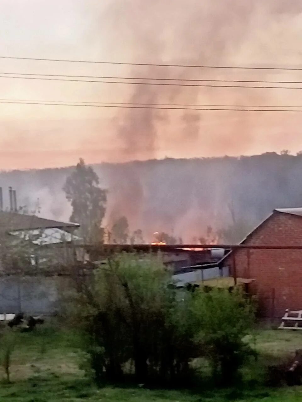 Обстрел курск брянск белгород. Белгород обстрел 2022. Пожар на нефтебазе. Разрушения в курске. Пожар на предприятии.