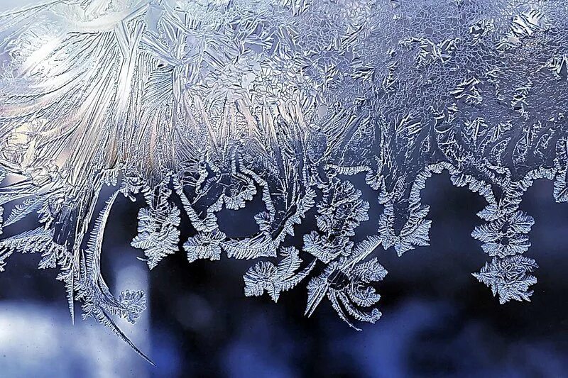 Снежок стекло. Морозное кружево. Зима кружево. Морозные узоры на окне. Зимние узоры на стекле.