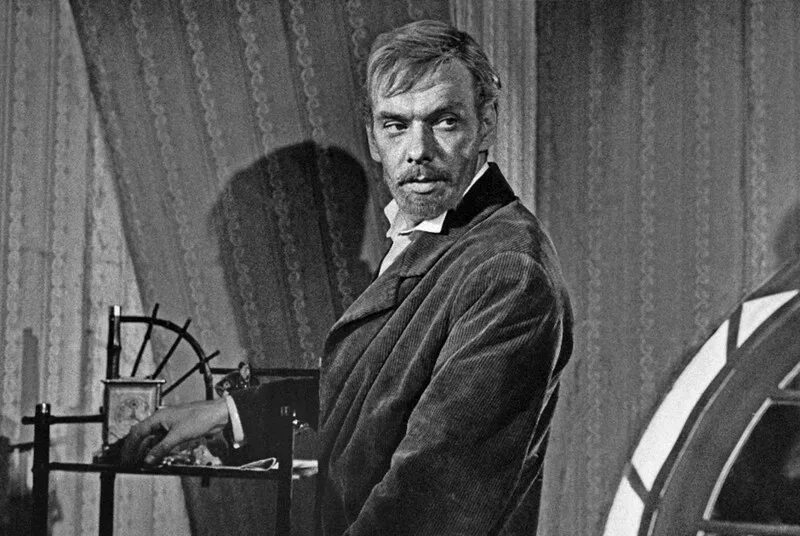 Баталов рекрут. Алексей баталов в фильме большая семья. Алексей баталов фото. Алексей баталов бег. Борис баталов.