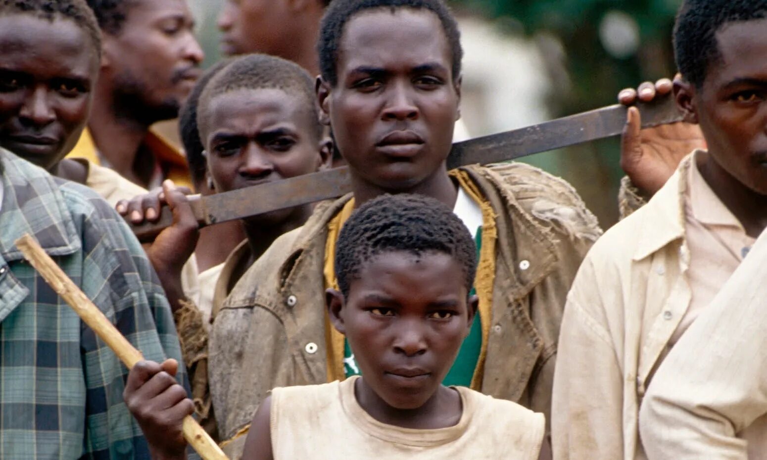 Тутси и хуту. Руанда тутси и хуту различия. Конфликт в руанде хуту и тутси. Геноцид тутси в руанде 1994. Война хуту и тутси в руанде.