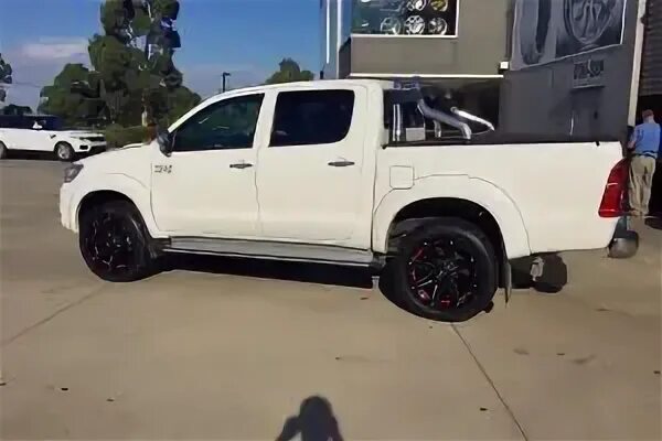 Диски на тойота хайлюкс. Toyota hilux r18. toyota hilux диски r20. диск тойота хайлюкс черный. диски для тойоты хайлюкс r18.