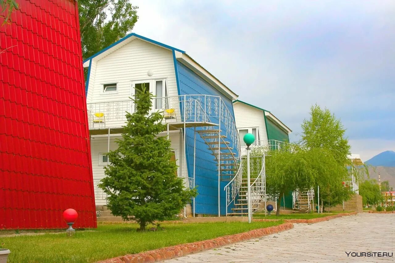 Пансионаты на иссык-куле в бостери мармелад. Пансионат меридиан на иссык-куле. Пансионат чолпон ата. Пансионат витязь иссык-куль. Северный берег иссык-куля, пансионат "дилором".