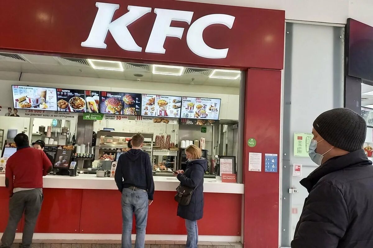 Kfc ушел с рынка. Kfc москва. кфс в россии. кфс заведение. ростикс кфс москва.