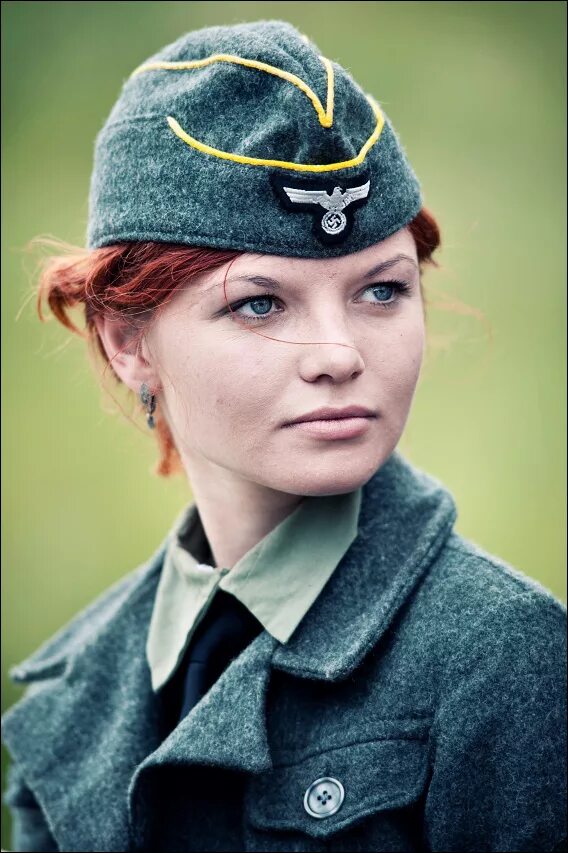 Фото пилоток. Ирина Сойкина актриса. Девушки в немецкой форме. Девушка в форме вермахта. Красивые девушки в немецкой форме.