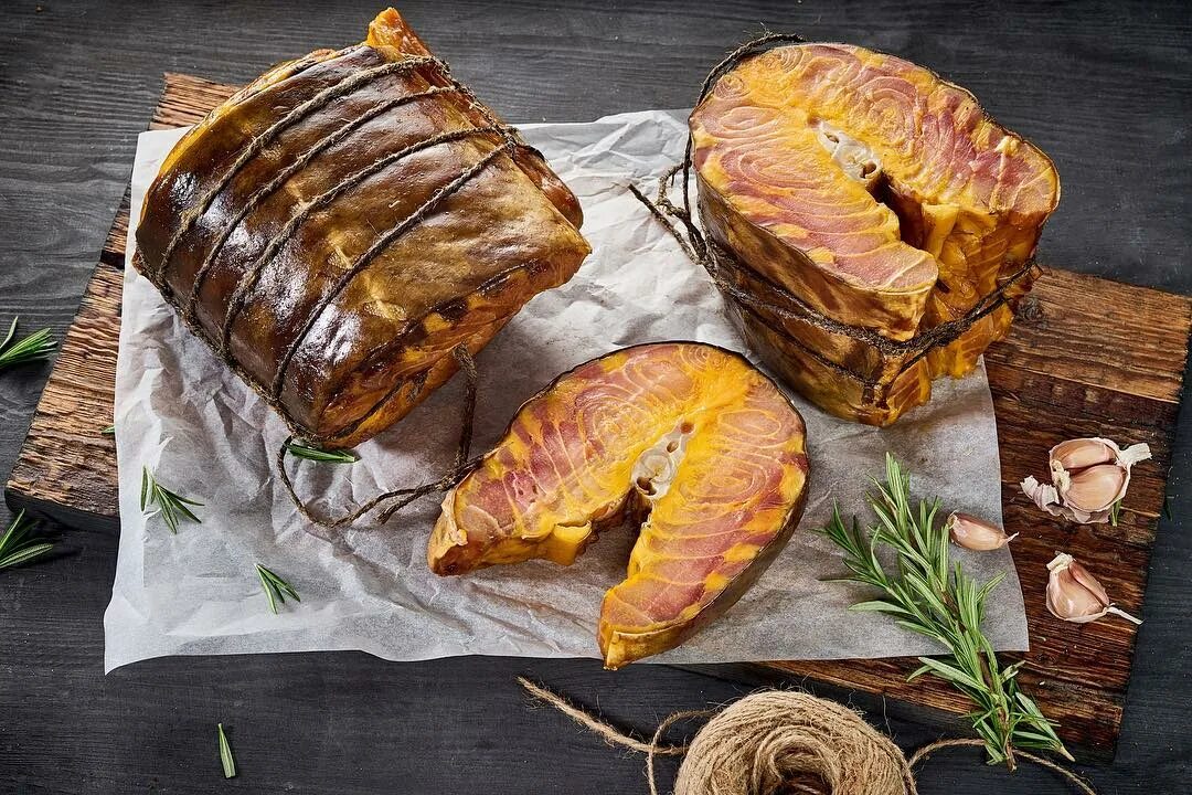 блюдо "осетр". грибные деликатесы. копченая рыба от ивлева. копченая рыба от ивлева. балык горбуши холодного копчения.