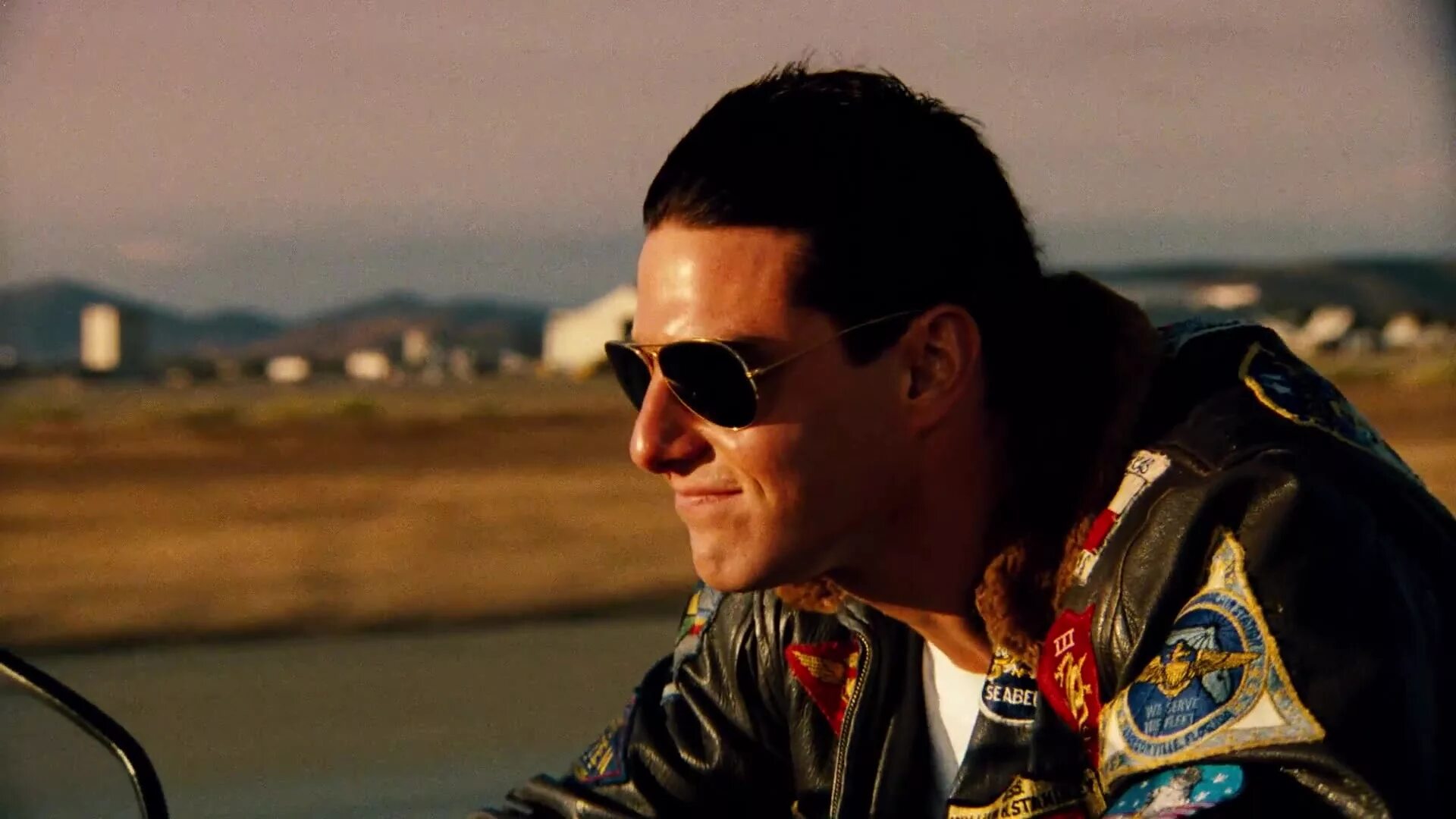 Слушать топ ган. Том круз топ ган 1986. топ ган мэверик 1986. том круз top gun maverick. топ ган маверик.